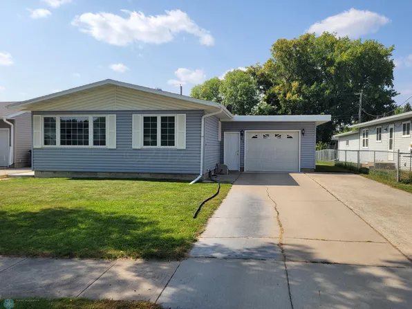 914 31st St N, Fargo, ND 58102