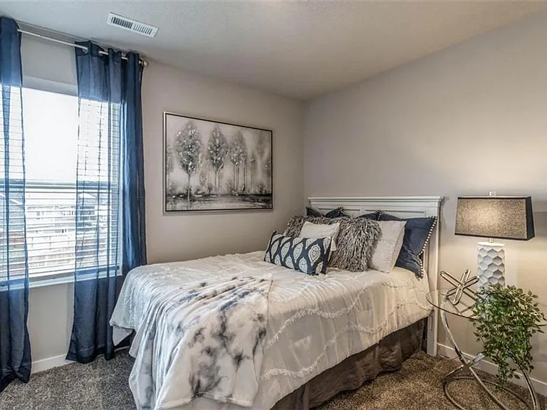 277 NW Charlestown Ln — Photo 10