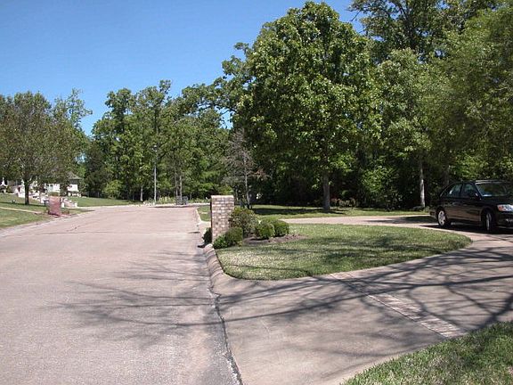 Street view of Boxwood Court