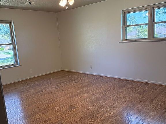 5th image of 717 S 1st St