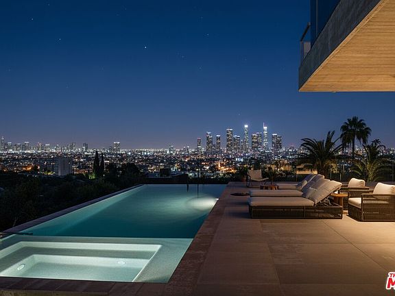 2nd image of 1510 N Tigertail Rd