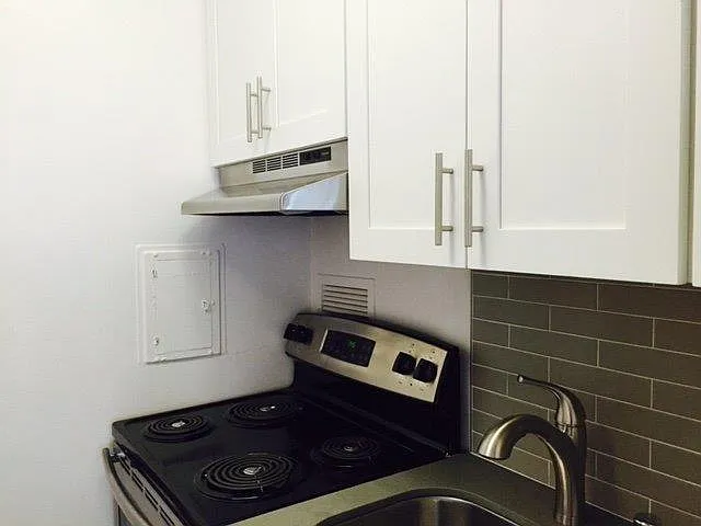 Burlingame Towers — Photo 7