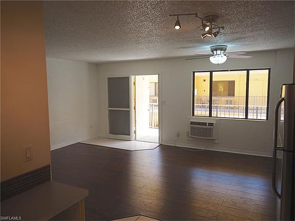 5th image of 826 Wiggins Pass Rd APT 208