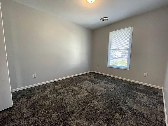 5th image of 324 Stone Dr APT A