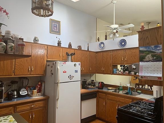 5th image of 8425 W 95th St APT 35