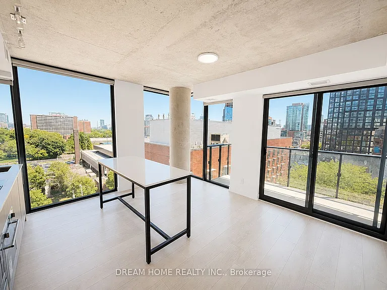 47 Mutual St #807 — Photo 2
