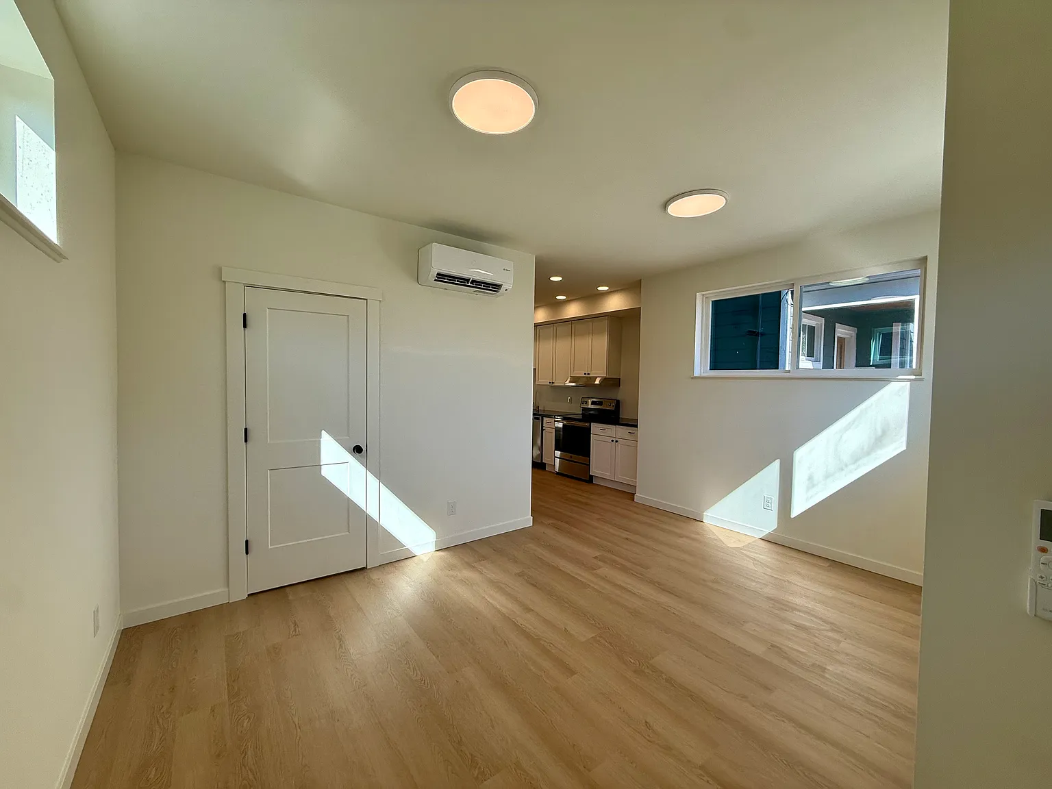1714 E Columbia St — Photo 2