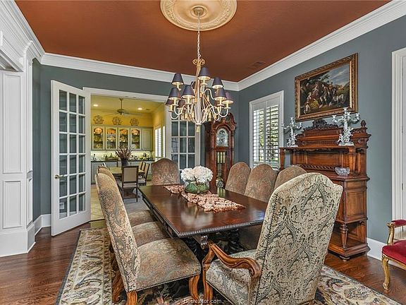 4th image of 1001 Oak Knoll Pl