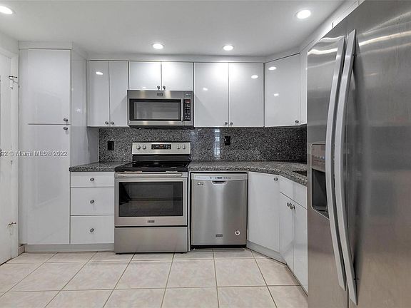 2nd image of 1662 Lincoln Ct APT 301