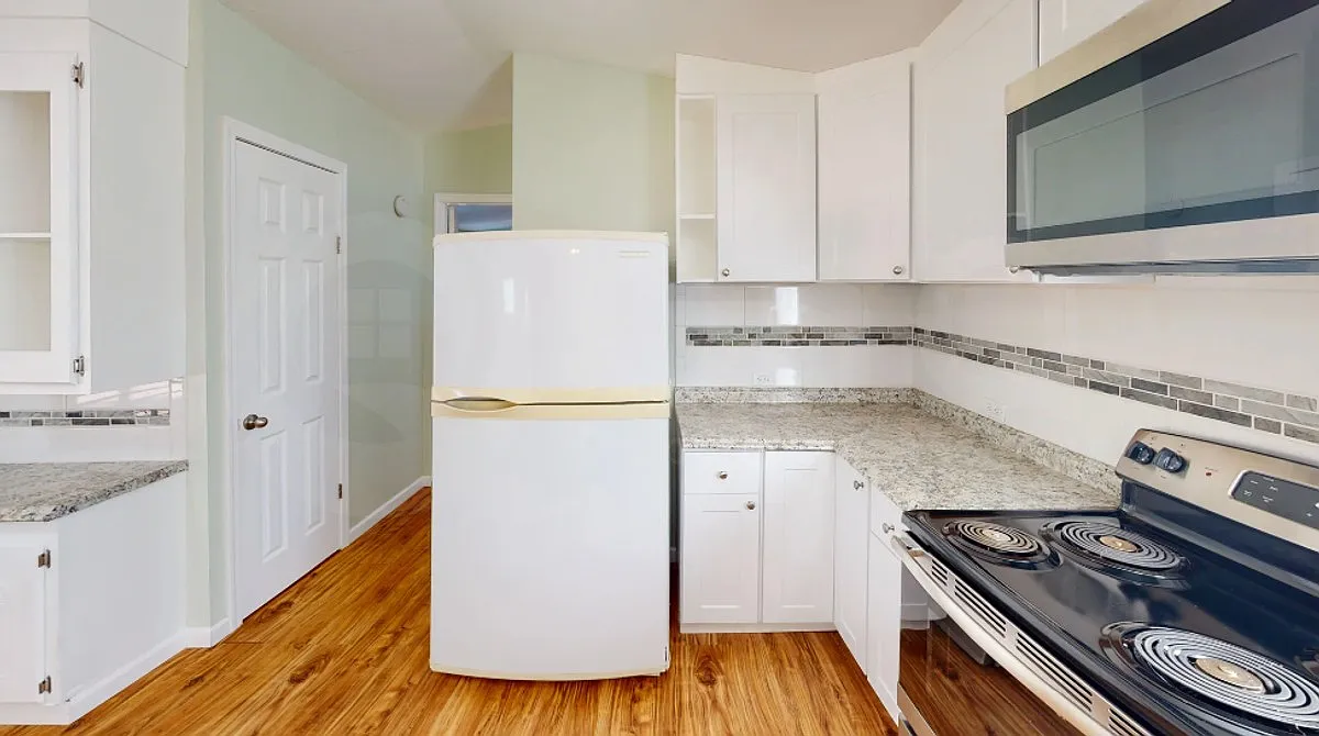 3 bed, 2.0 bath, 1216 sqft, $1,349 — Photo 4