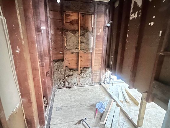 4th image of 210 W Ash Street