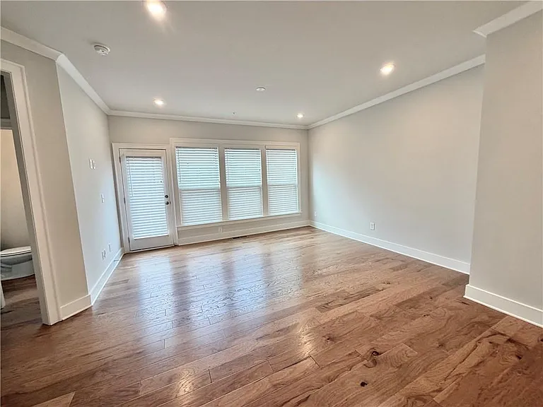 1037 Burnside Pl NW — Photo 9