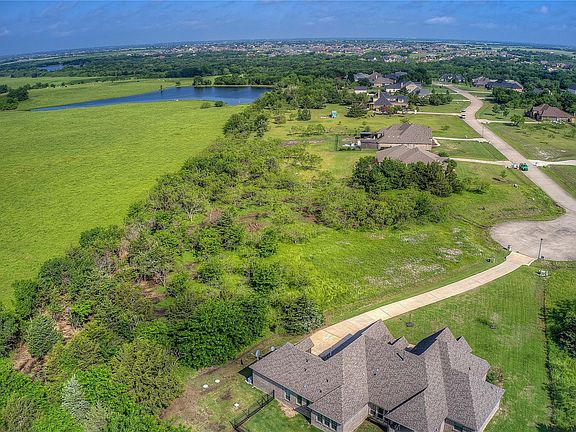 3rd image of Austin Cir