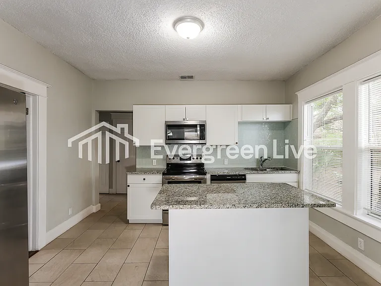 3505 E 11th Ave — Photo 6