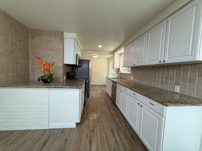 15321 NE 1st St — Photo 10
