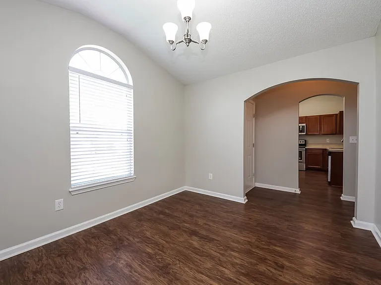 3230 Chantilly Ct — Photo 4