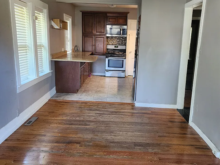 3045 Norcott Dr — Photo 2