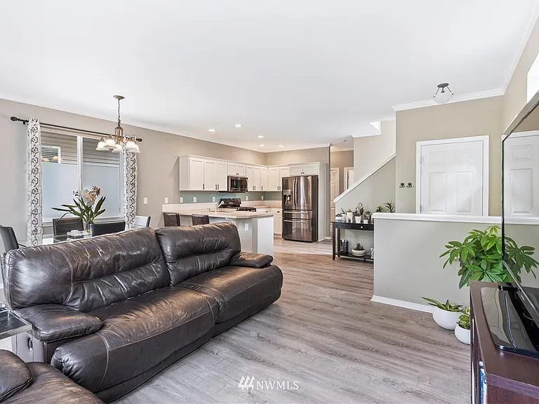 1162 Edmonds Pl NE — Photo 5