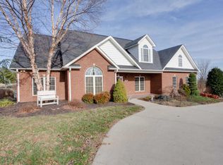 246 Battlefield Dr, Dandridge, TN 37725