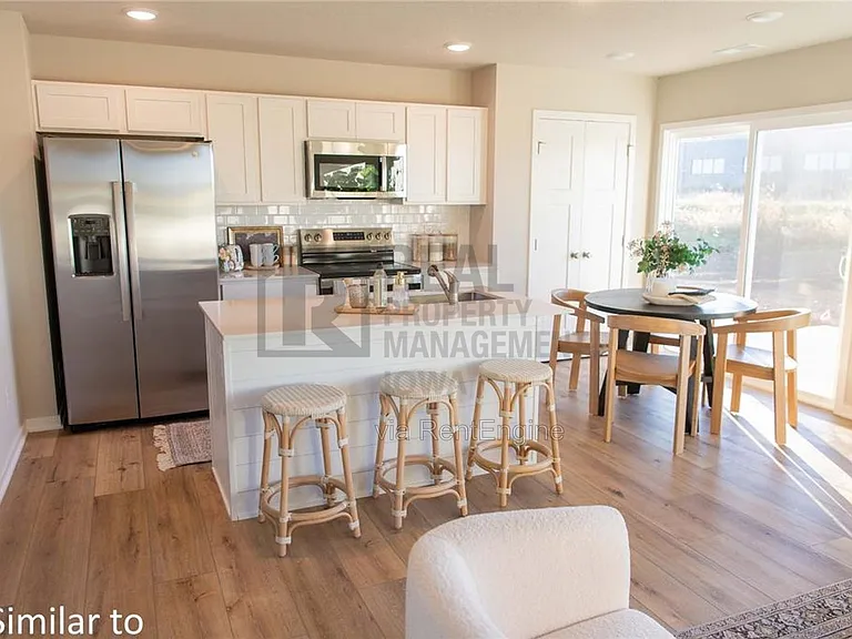 1100 Sunflower Ln — Photo 2