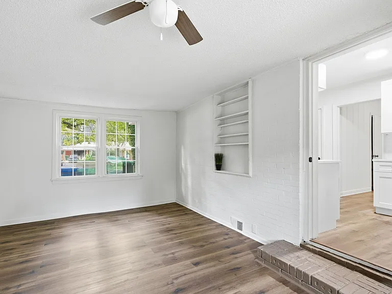 2801 Mitchell Dr — Photo 12
