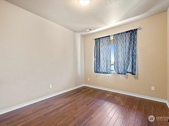 3rd image of 1320 E Polk Court