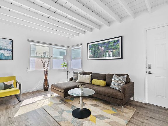 3rd image of 115 31st St #1/2