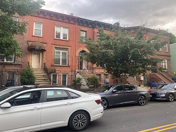 3rd image of 638 Halsey St