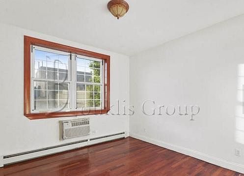 2nd image of 2534 36th St APT 1F