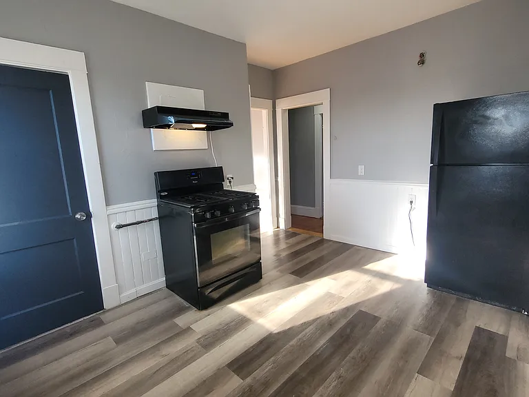 15 Carlton St #2R — Photo 2