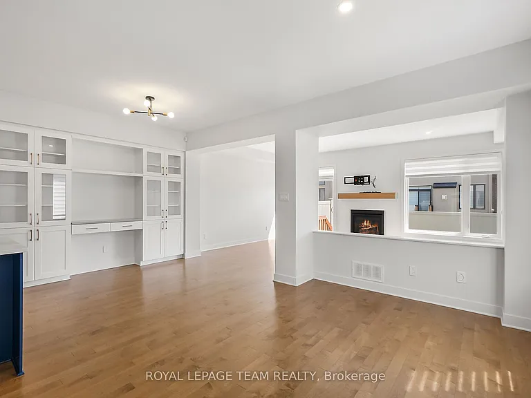 799 Cairn Cres — Photo 30