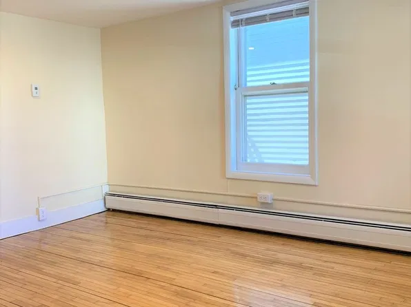 13 Peru St, Burlington, VT 05401