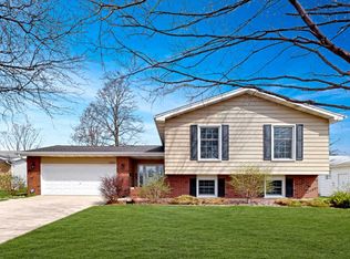 1351 Brentwood Ln, Wheaton, IL 60189