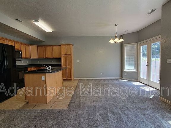 4th image of 251 E Sunshine Dr