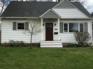 1372 Winhurst Dr, Akron, OH 44313