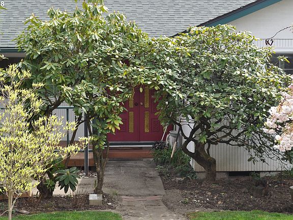 2nd image of 3611 NE 35th St