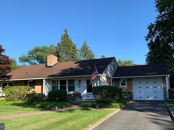 2nd image of 1308 Museum Rd
