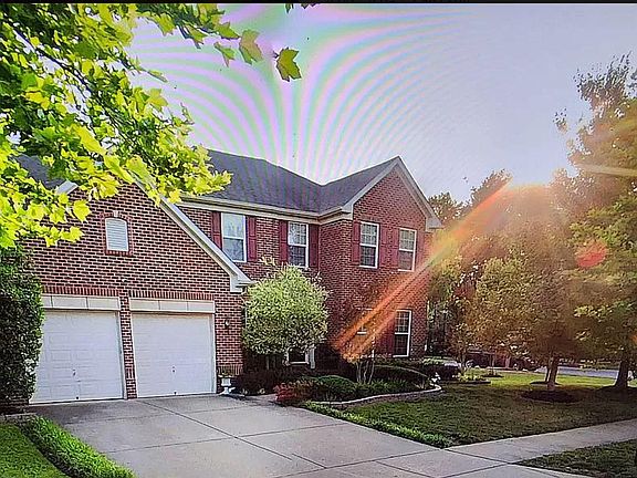 2nd image of 2401 Lake Forest Dr