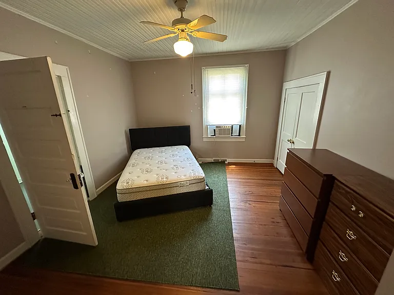 719 S Green St — Photo 5