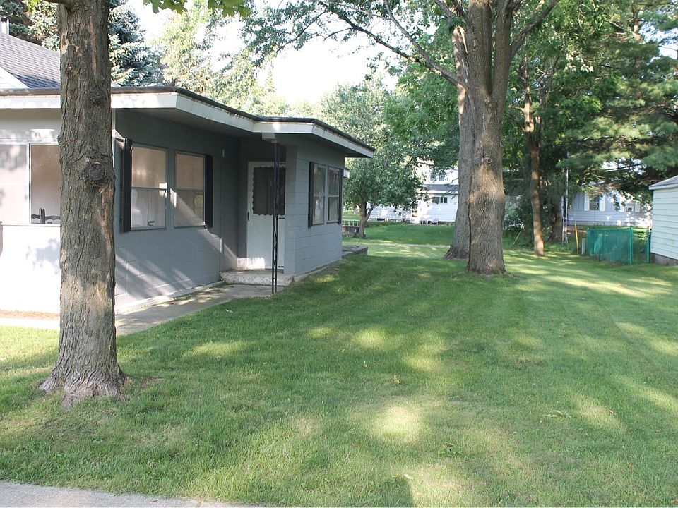 2nd image of 620 Selma St