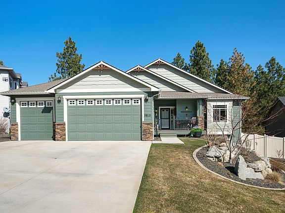 3rd image of 5810 N Del Rey Dr