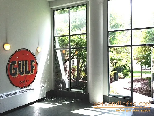 Rented by aptsandlofts.com | media 19