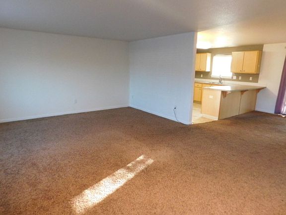 4th image of 3043 Leah St NE