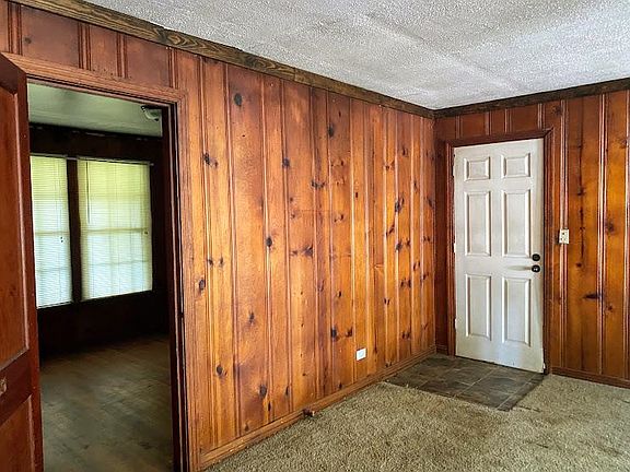 2nd image of 607 Ellington St