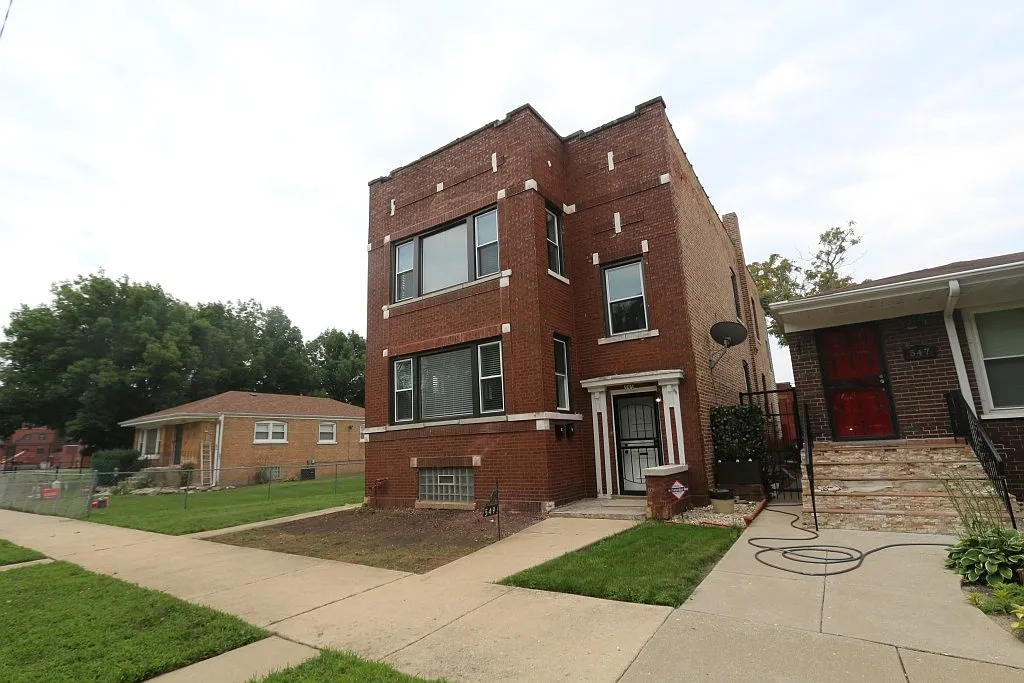3 bed, 1500 sqft, $1,900 — Photo 2