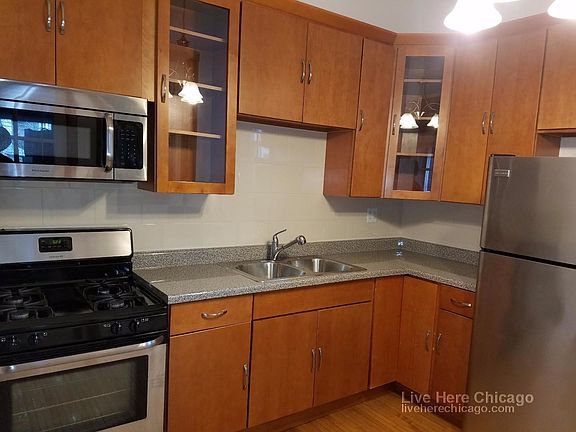 2nd image of 2511 N Sawyer Ave #1R