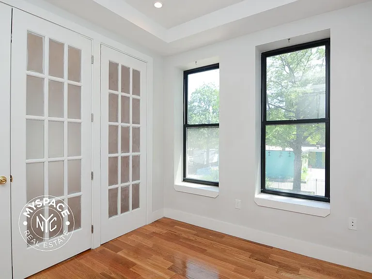 951 Prospect Pl #4R — Photo 3