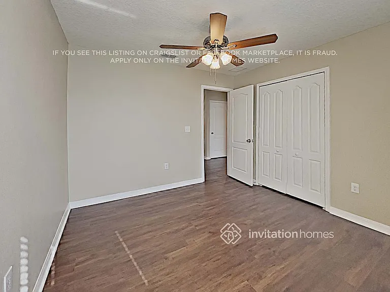 2729 Hampton Green Ln — Photo 17