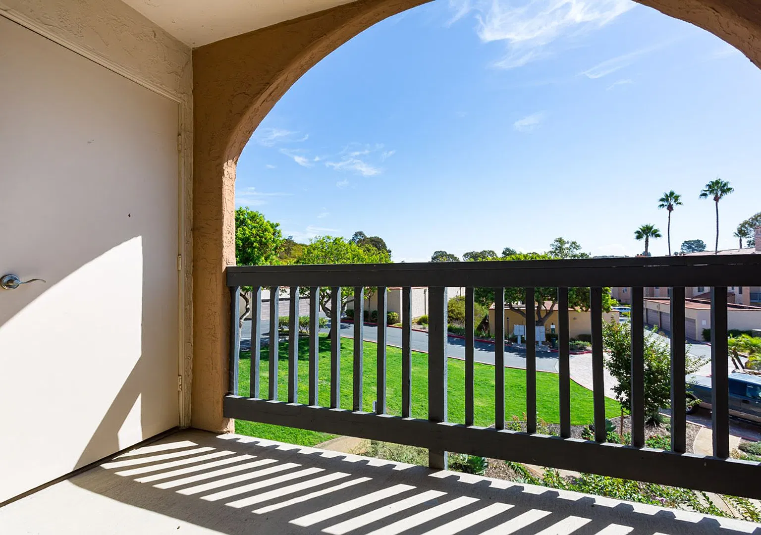 Top floor condo in Gated Community! — Photo 1