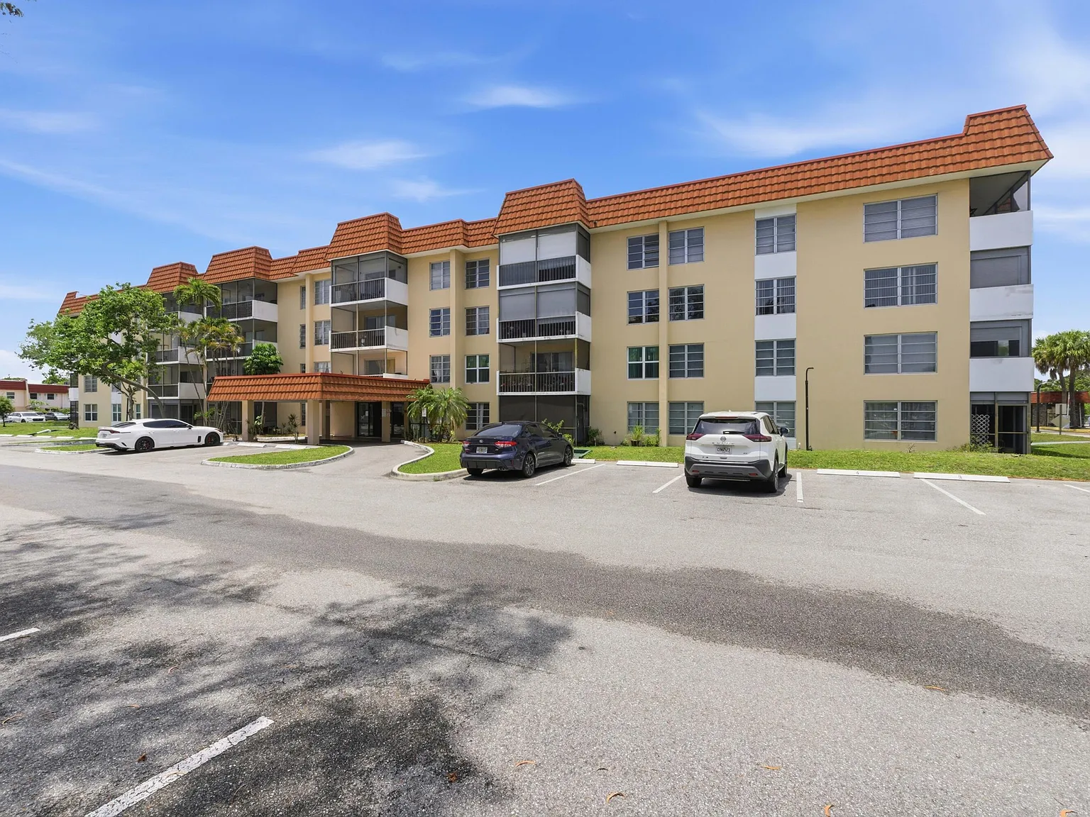 2 bed, 2.0 bath, 1016 sqft, $1,900 — Photo 2